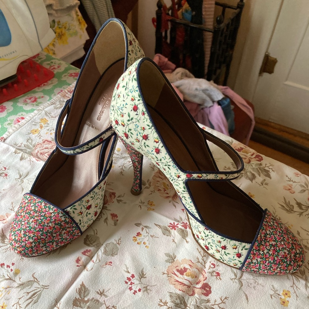 Beautiful Tabitha Simmons for J Crew Liberty floral Mary Jane Pumps - SZ 8.5